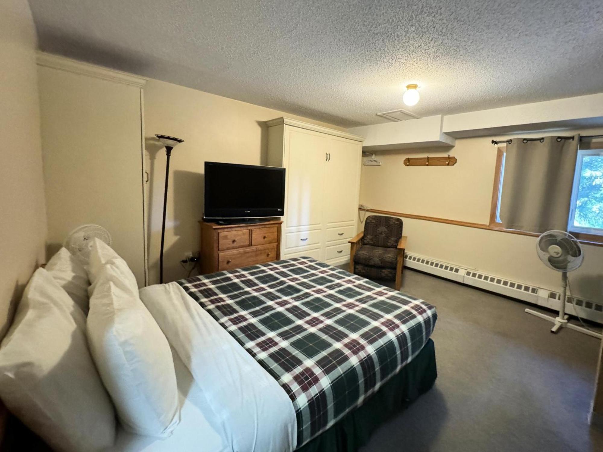 The Griz Inn By Park Vacation Management Ферні Екстер'єр фото